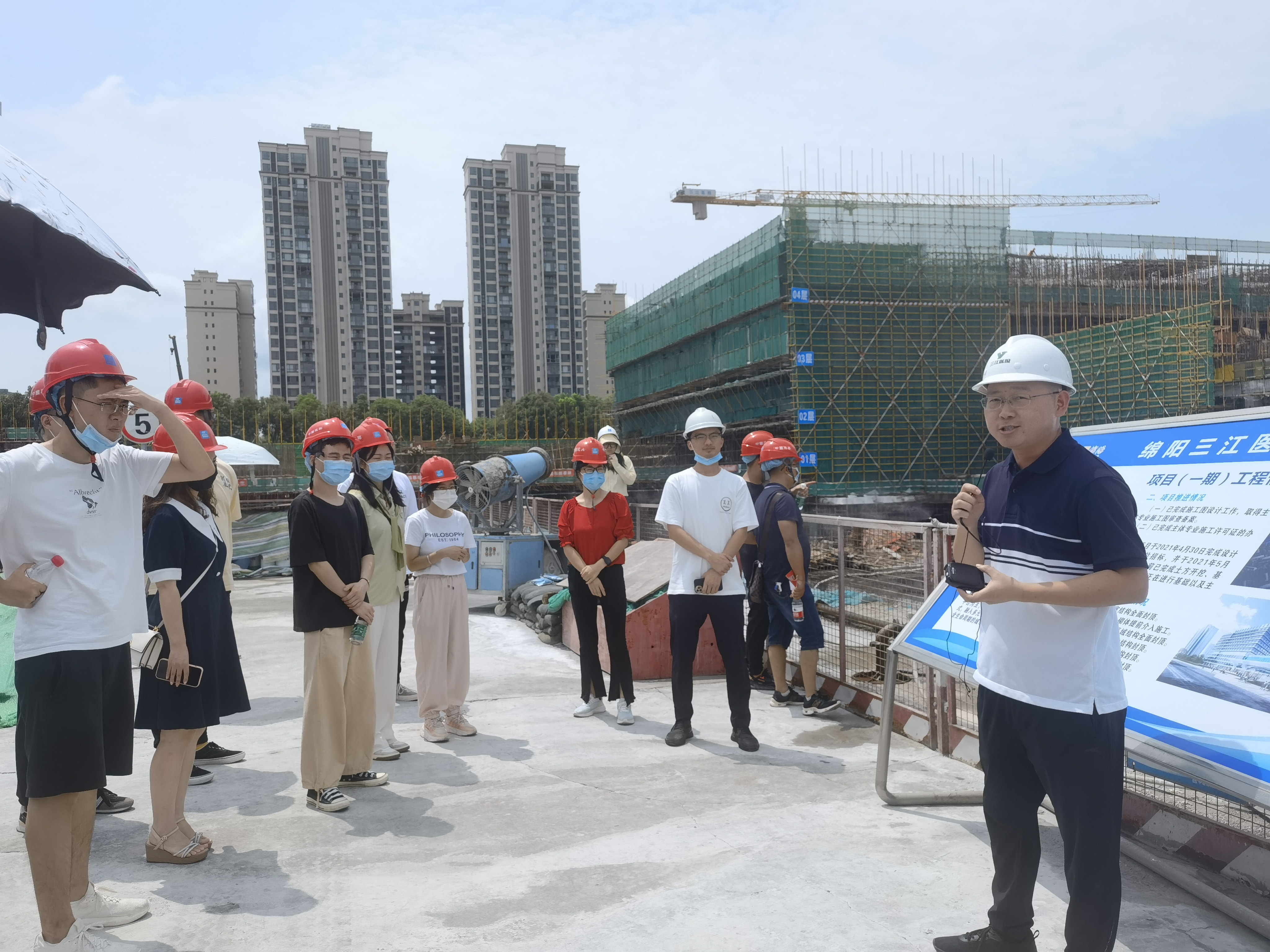 观项目 增认同 促学习 ——欧宝app组织青年学员开展重点项目观摩