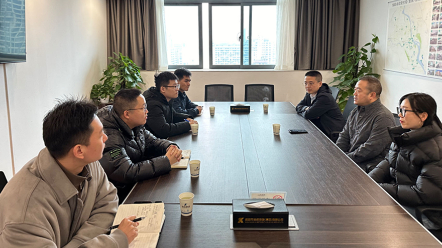 欧宝app党委副书记王玉梁与中建三局交流培养的人才进行交流座谈 欧宝app党委副书记王玉梁与中建三局交流培养的人才进行交流座谈